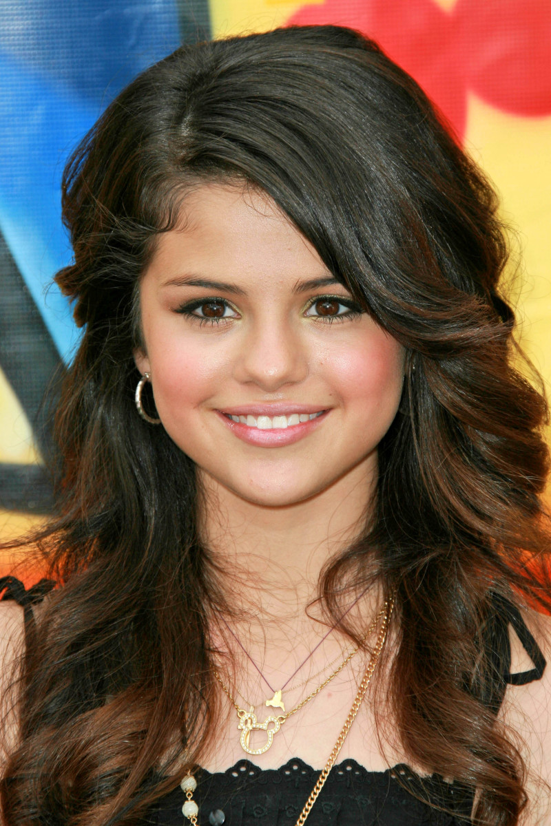 Read more about the article 15 Celebrity-Inspired Yellow Eyeshadow Looks (and How to Wear Them Yourself)