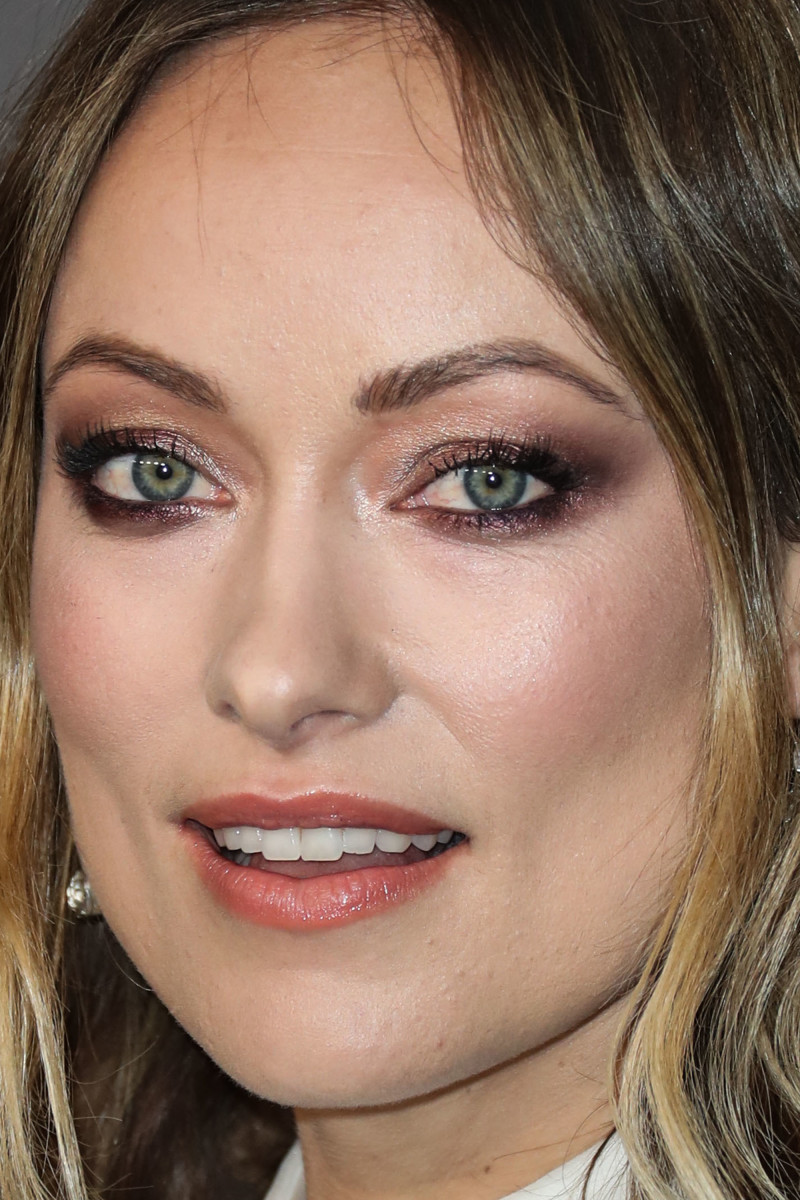 Read more about the article How to Keep Eyeshadow From Creasing — Even on Oily or Hooded Eyelids