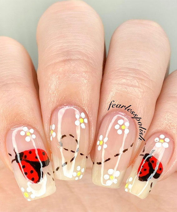 Read more about the article Ladybird Nail Art: A Chic Ladybug Manicure You Can Do at Home